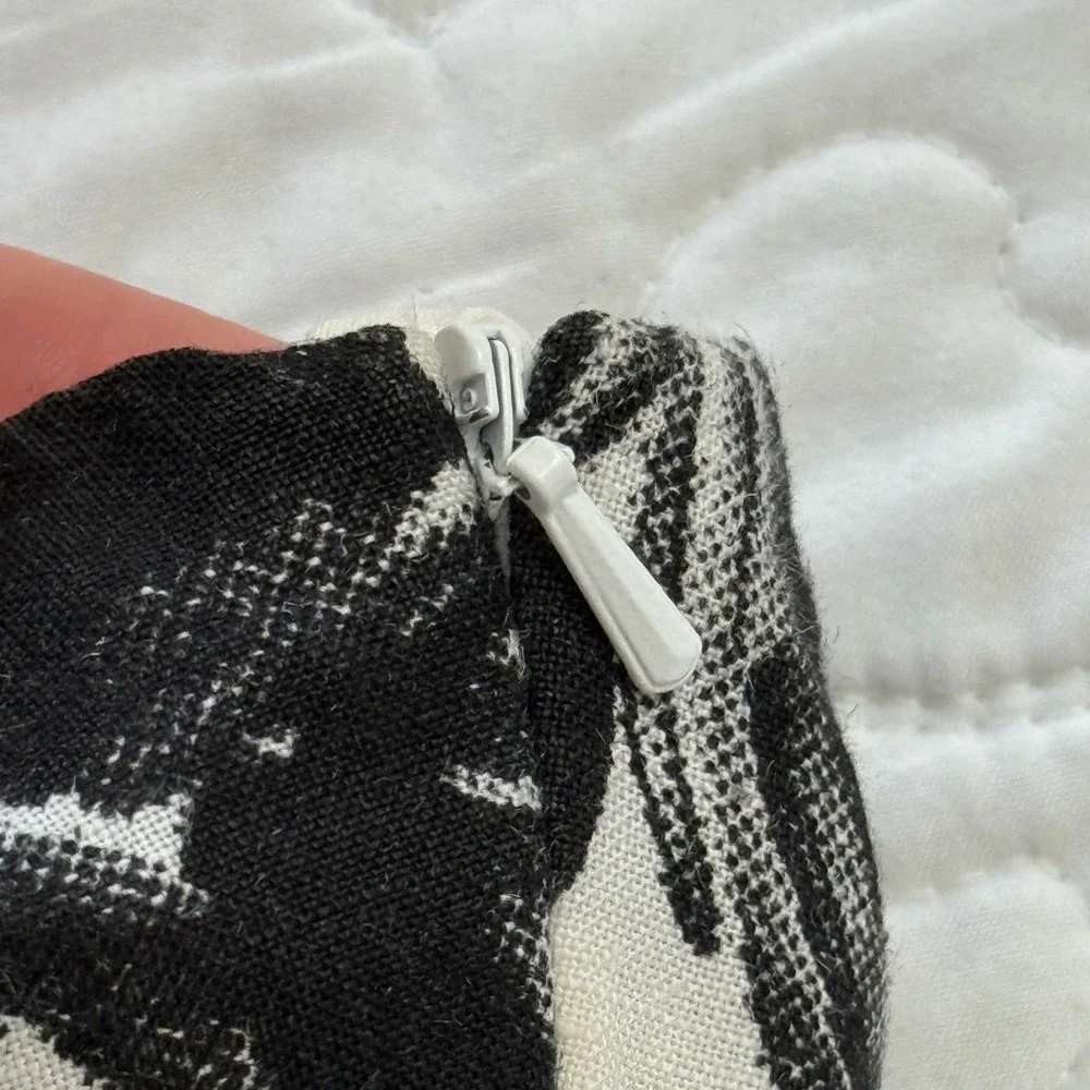 Talbots Petites Black White Rose Floral 100% Linen A-Line Skirt Size 6P‎ GUC
